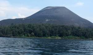 Gunung Krakatau di Pulau Rakata Lampung